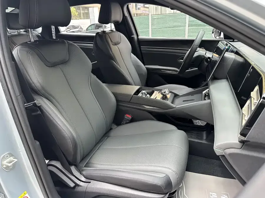 BYD Qin L Qin L 2025 DM-i Intelligent Driving Edition 80KM Leading Edition 2025 — миниатюра 3