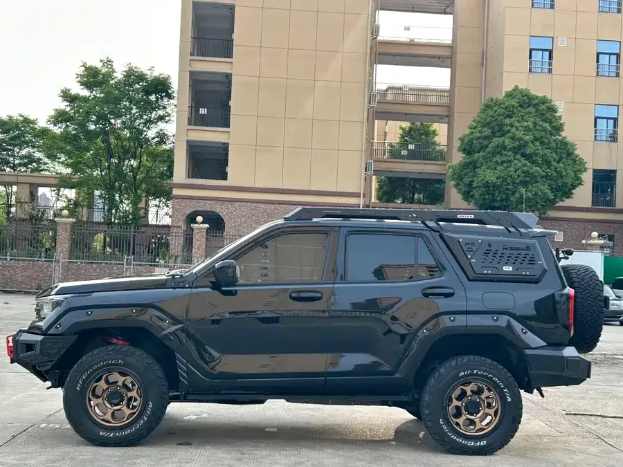 Tank 400 New Energy Tank 400 New Energy 2024 Hi4-T Off-Road Edition 2025 — миниатюра 2