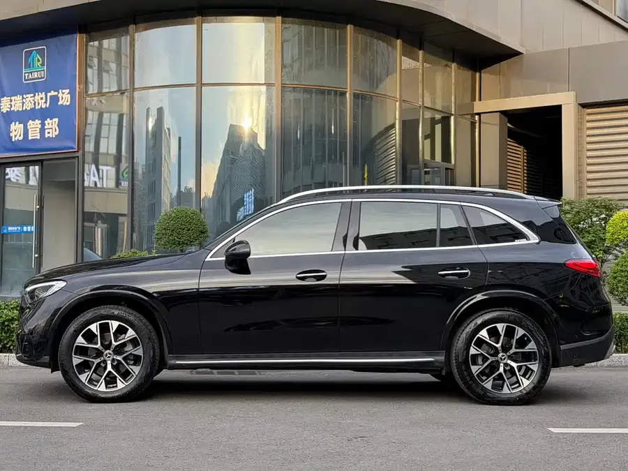 Mercedes-Benz GLC-Class Mercedes-Benz GLC 2024 GLC 260 L 4MATIC luxury 5-seater 2024 — миниатюра 2