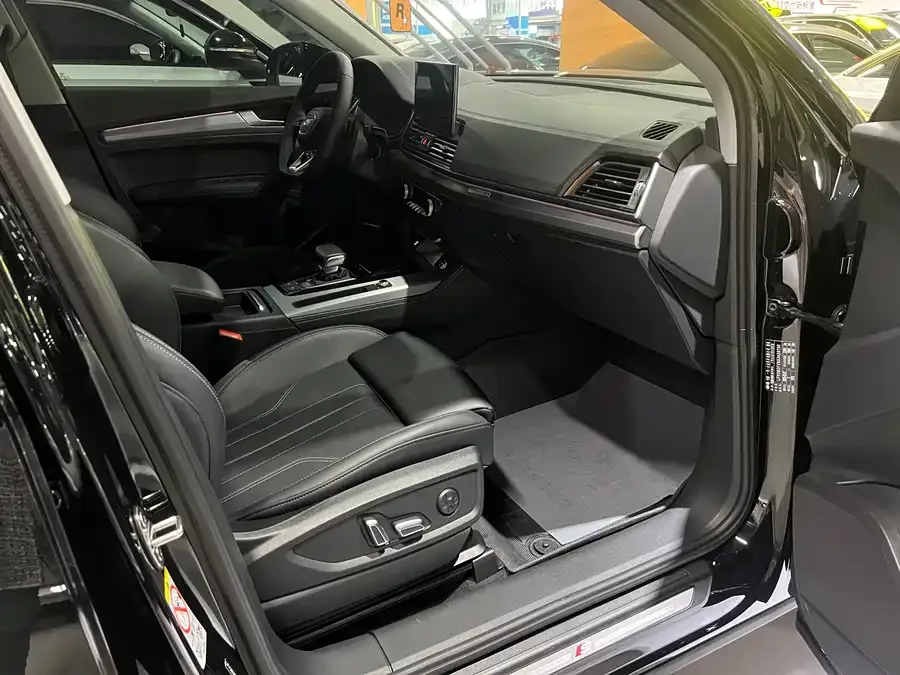 Audi Q5L 2025 45th Anniversary Edition 40 TFSI Fashion Dynamic Edition 2025 — миниатюра 2