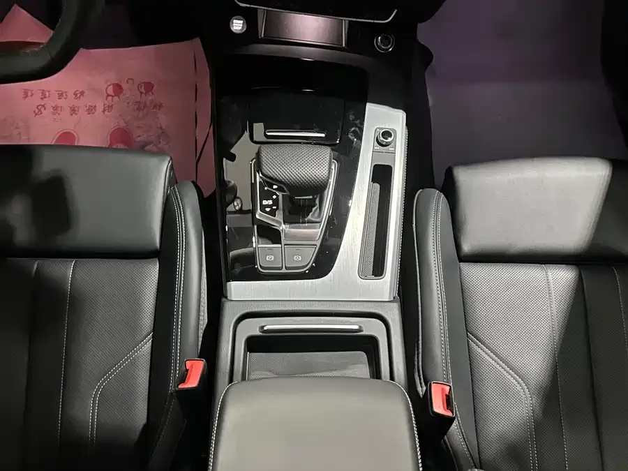 Audi Q5L 2025 45th Anniversary Edition 40 TFSI Fashion Dynamic Edition 2025 — миниатюра 4