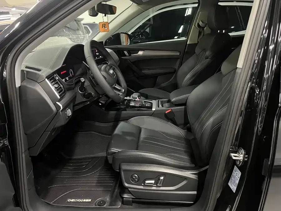 Audi Q5L 2025 45th Anniversary Edition 40 TFSI Fashion Dynamic Edition 2025 — миниатюра 5