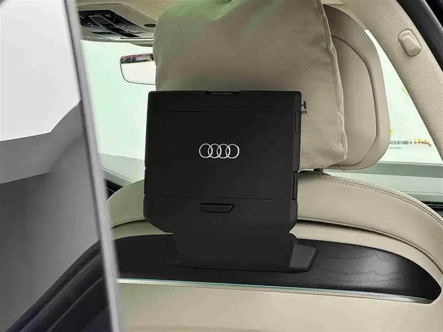 Audi A8 2025 A8L Horch Founder's Edition 55TFSI 2025 — миниатюра 3
