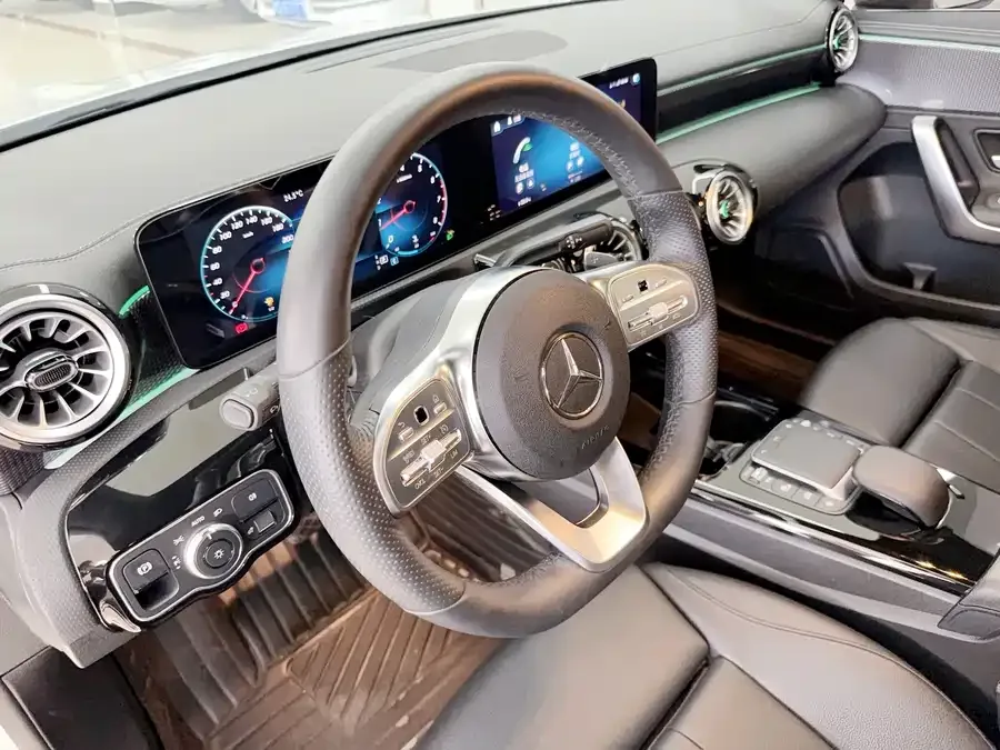 Mercedes-Benz Class A Mercedes-Benz A-Class 2022 A 200 L Sports Sedan Fashion Edition 2022 — миниатюра 4