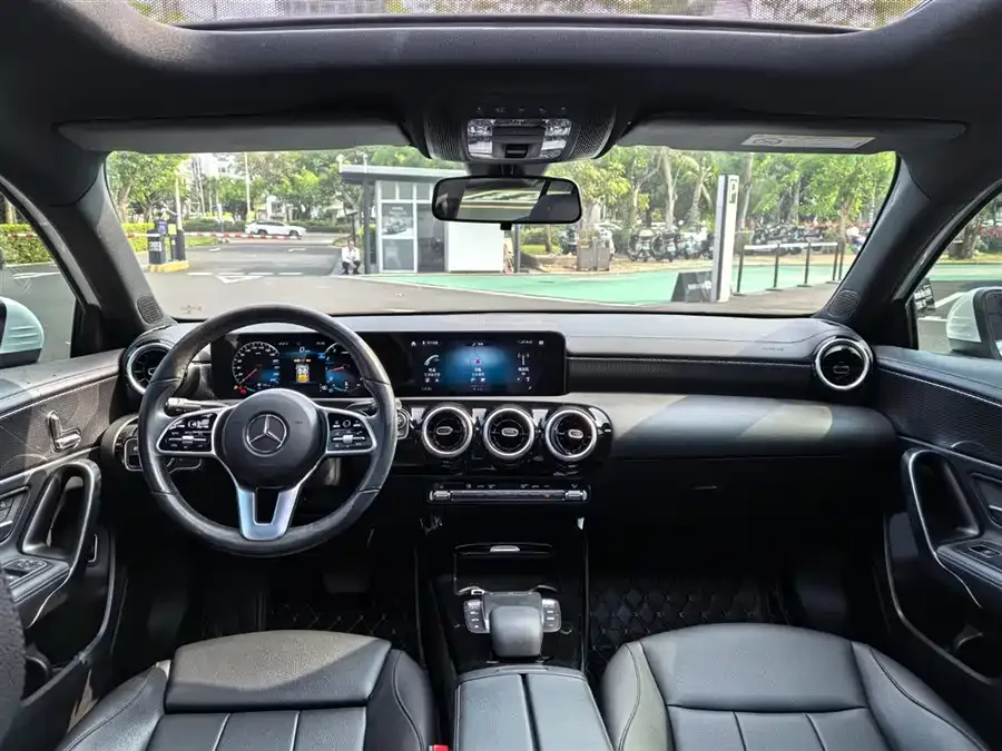 Mercedes-Benz Class A Mercedes-Benz A-Class 2022 A 200 L Sports Sedan Dynamic Edition 2022 — миниатюра 2