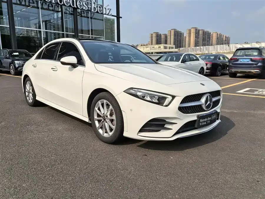 Mercedes-Benz Class A Mercedes-Benz A-Class 2022 A 200 L Sports Sedan Dynamic Edition 2022 — миниатюра 3