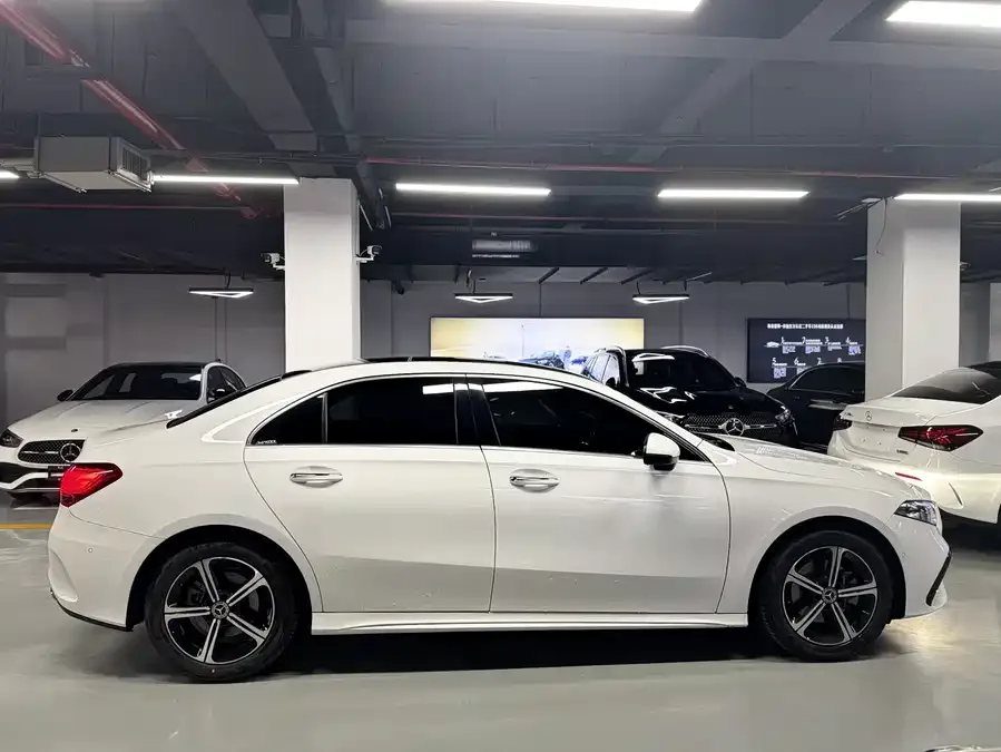 Mercedes-Benz Class A Mercedes-Benz A-Class 2024 A 200 L Fashion Edition 2024 — миниатюра 4