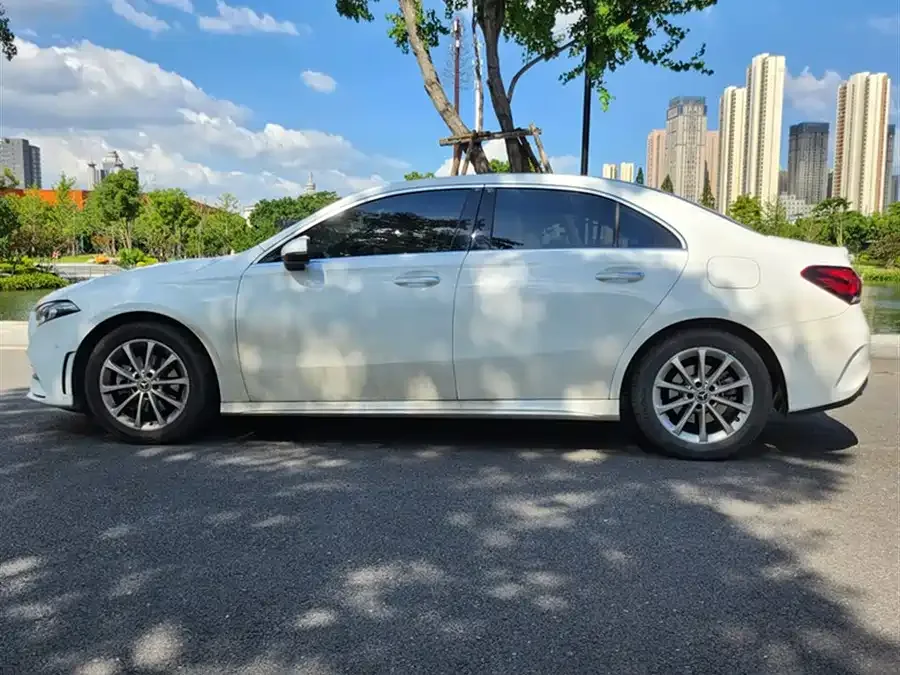 Mercedes-Benz Class A Mercedes-Benz A-Class 2022 A 200 L Sports Sedan Dynamic Edition 2022 — миниатюра 2