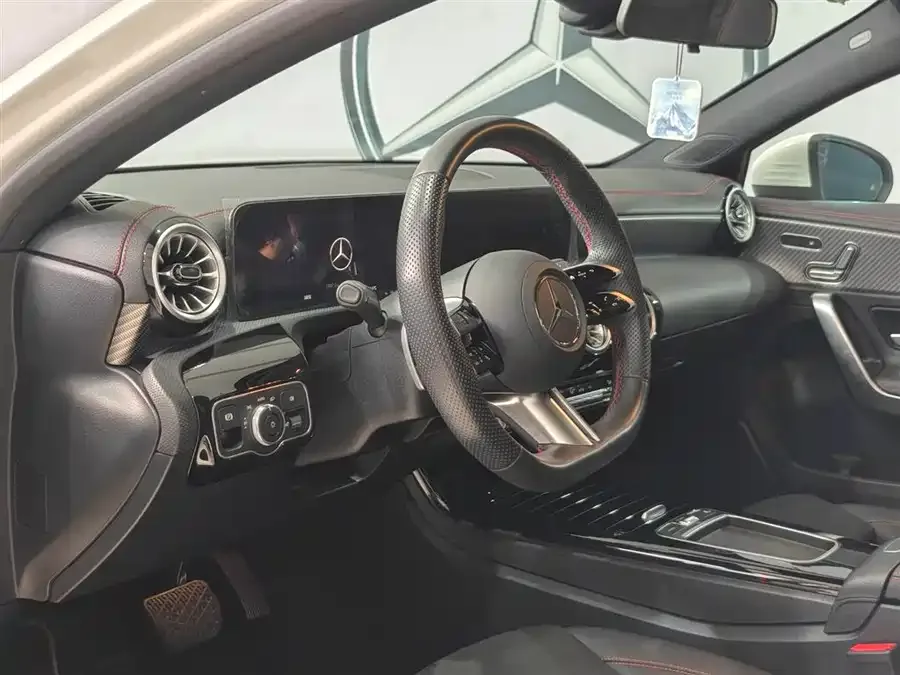 Mercedes-Benz Class A Mercedes-Benz A-Class 2024 A 200 L Fashion Edition 2025 — миниатюра 4