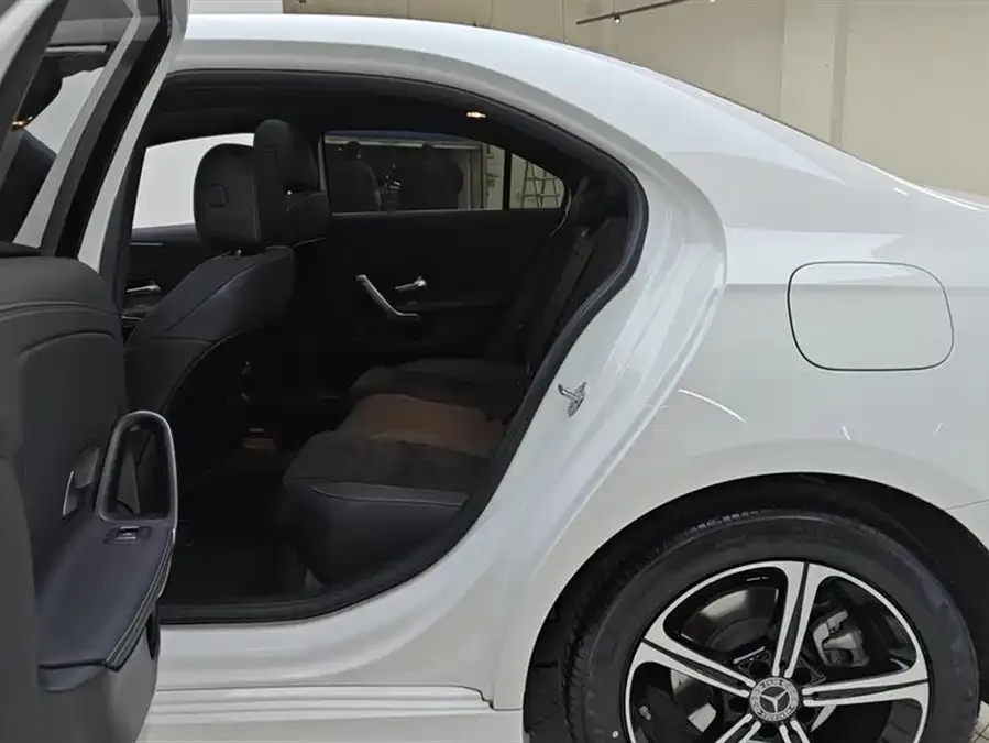 Mercedes-Benz Class A Mercedes-Benz A-Class 2022 Model Three A 200 L Sports Sedan Fashion Model 2023 — миниатюра 5
