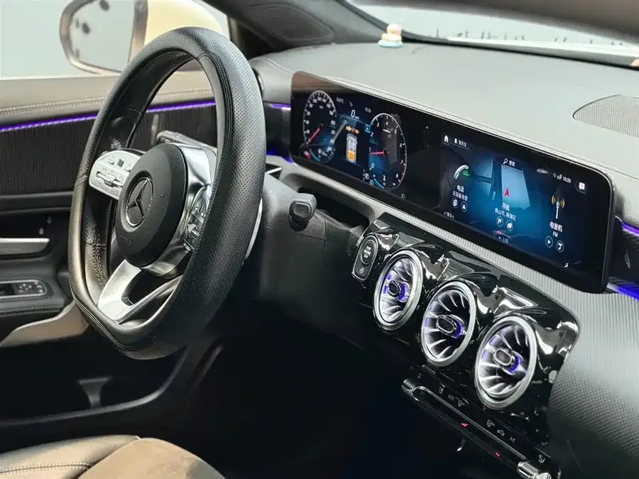 Mercedes-Benz Class A Mercedes-Benz A-Class 2022 Model II A 200 L Sports Sedan Fashion Model 2022 — миниатюра 3