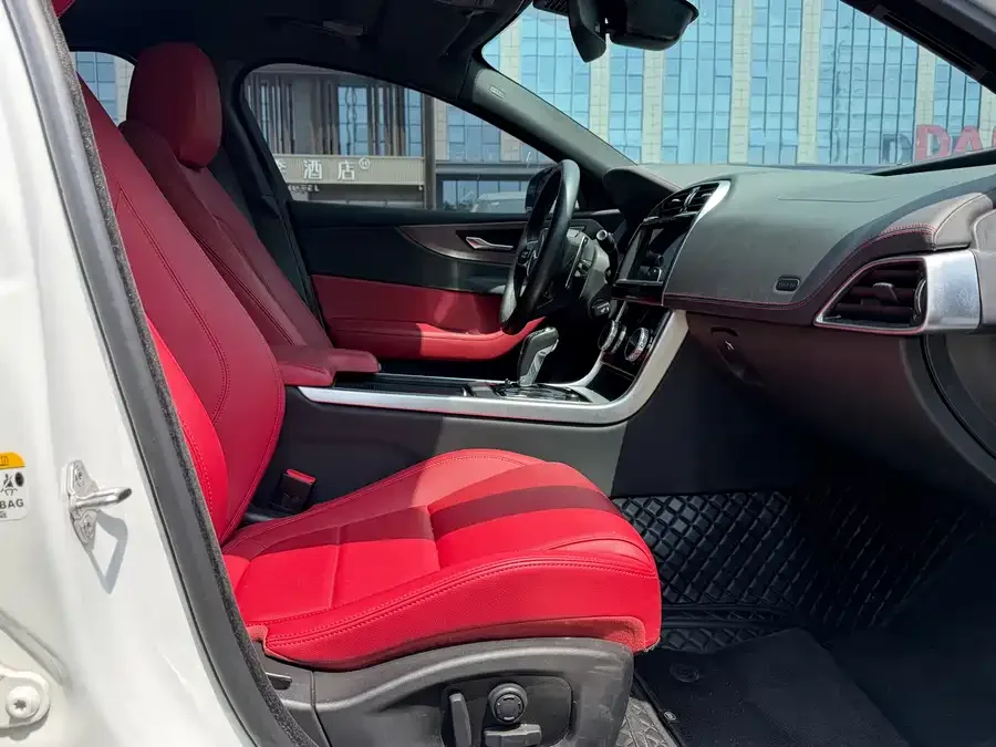 Jaguar XEL 2024 2.0T 250PS R-DYNAMIC S aggressive sports version 2024 — миниатюра 4