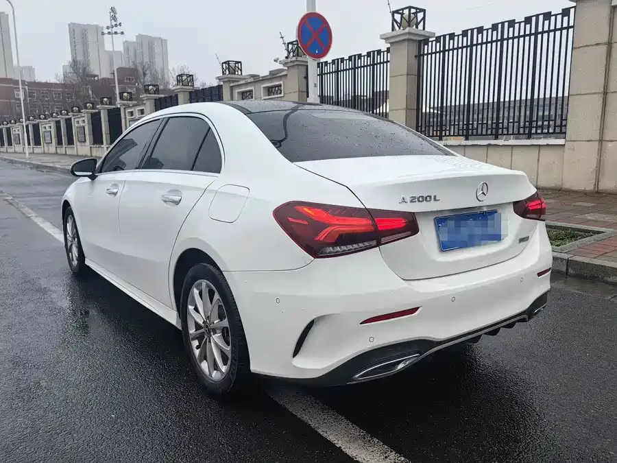 Mercedes-Benz Class A Mercedes-Benz A-Class 2022 A 200 L Sports Sedan Fashion Edition 2022 — миниатюра 2