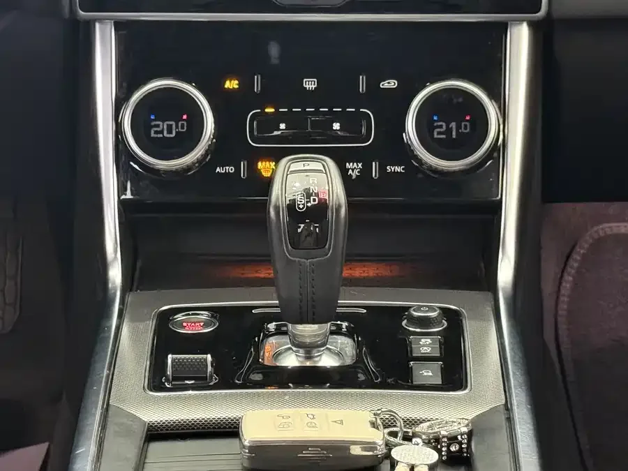 Jaguar XEL 2023 2.0T 200PS R-DYNAMIC Youth Sports Edition 2023 — миниатюра 3