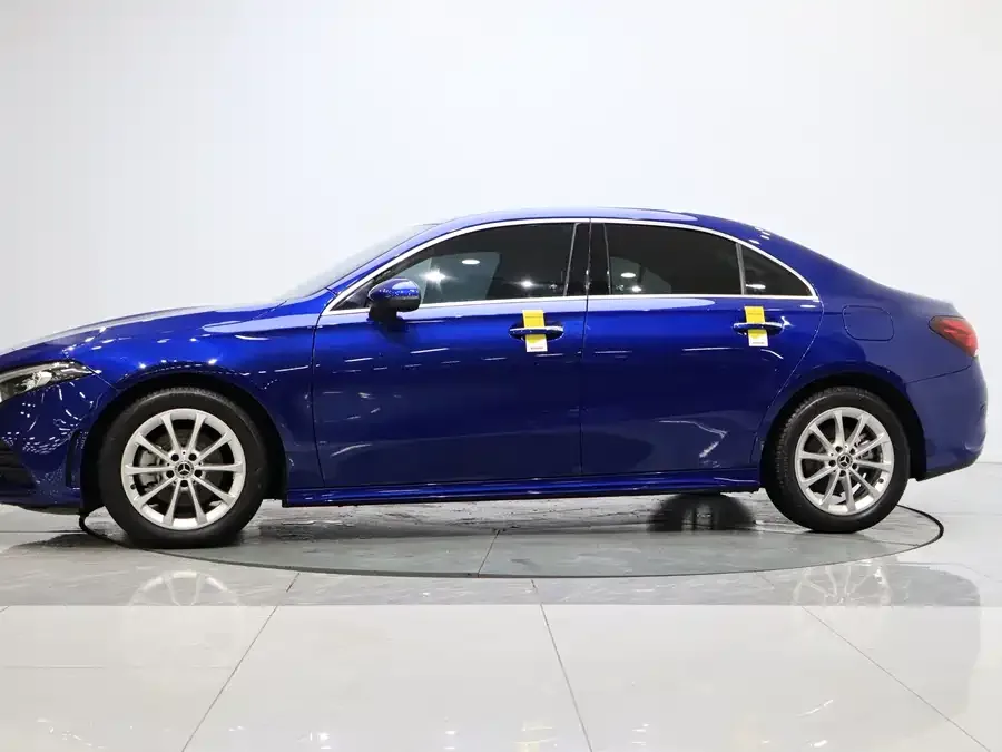 Mercedes-Benz Class A Mercedes-Benz A-Class 2022 Model II A 200 L Sports Sedan Fashion Model 2022 — миниатюра 3
