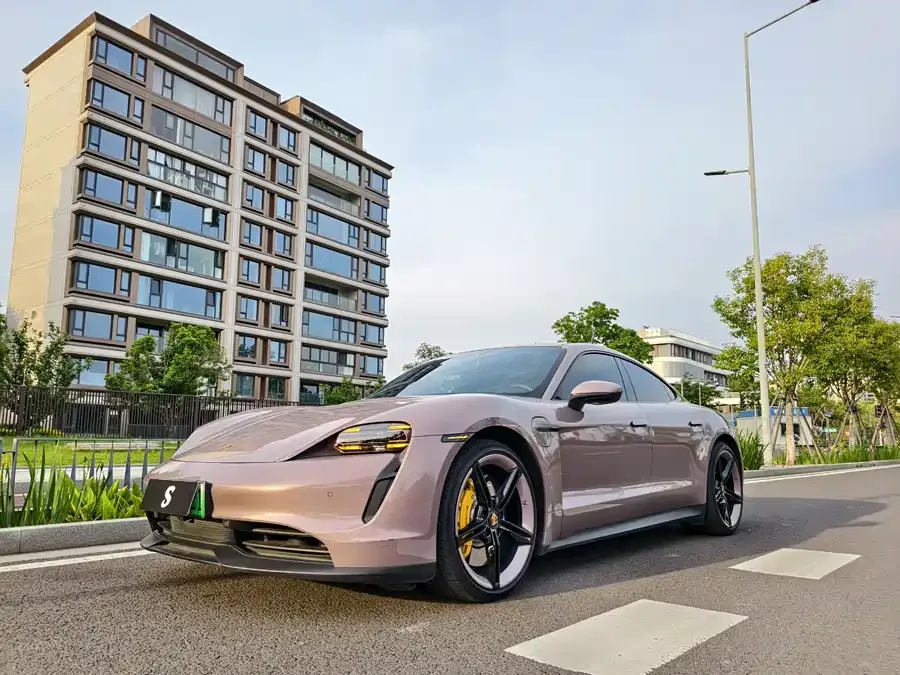 Porsche Taycan 2022