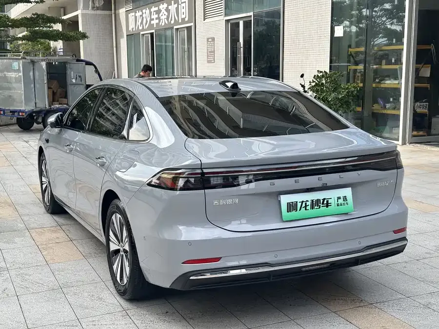 Geely Galaxy A7 Galaxy A7 2025 EM-i 150km Explorer+ Edition 2025 — миниатюра 5