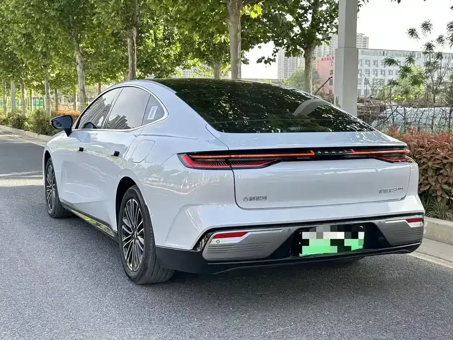 Geely Galaxy Star 8 Galaxy Star 8 2025 60km EM-i Luxury Edition 2025 — миниатюра 3