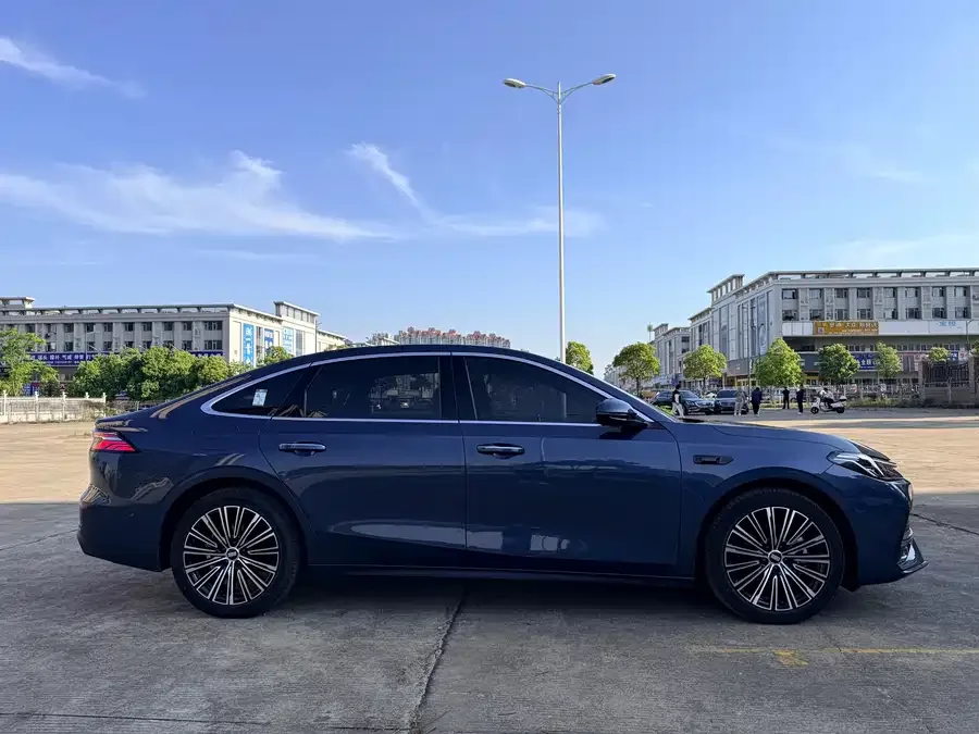 Geely Galaxy A7 Galaxy A7 2025 EM-i 150km Starship Edition 2025 — миниатюра 2