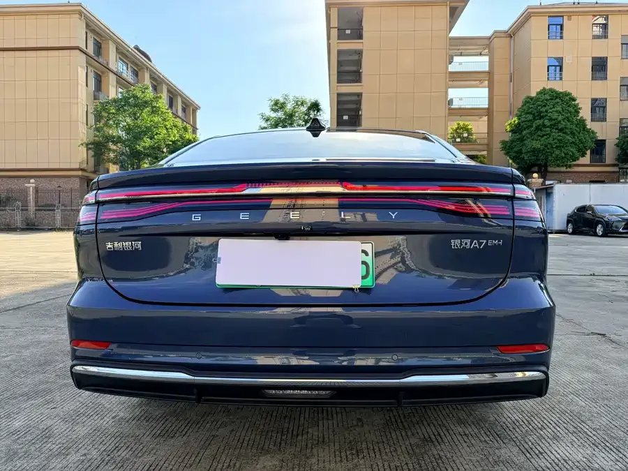 Geely Galaxy A7 Galaxy A7 2025 EM-i 150km Starship Edition 2025 — миниатюра 4