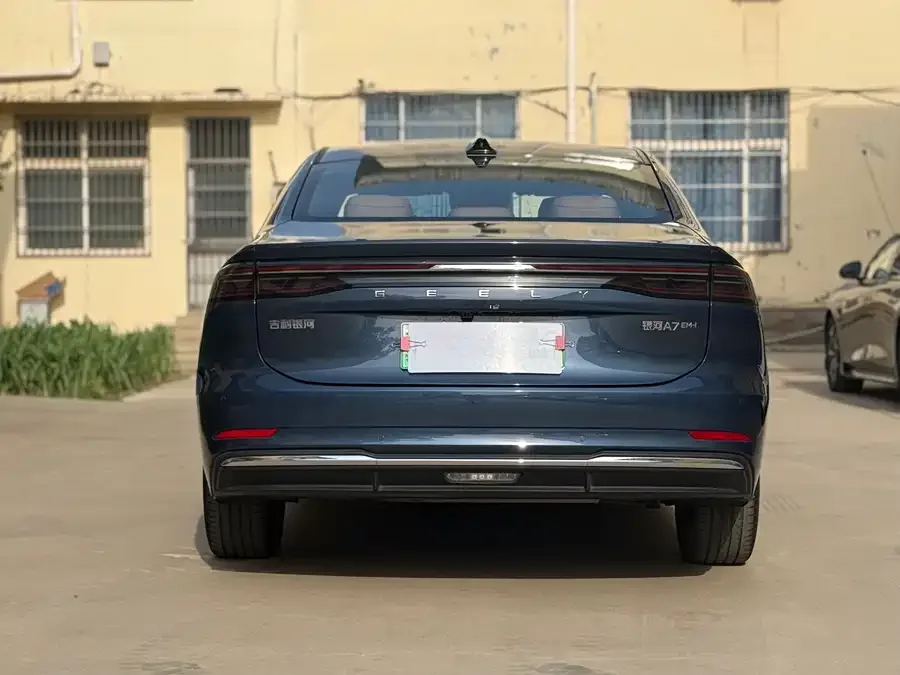 Geely Galaxy A7 Galaxy A7 2025 EM-i 150km Starship Edition 2025 — миниатюра 5