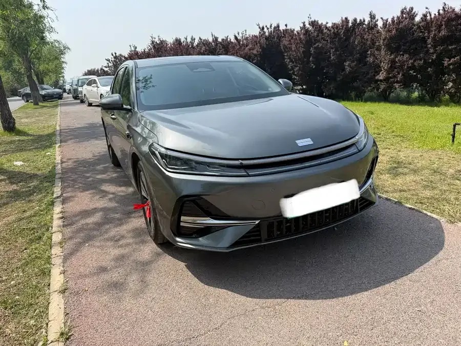 Geely Galaxy A7 Galaxy A7 2025 EM-i 150km Explorer+ Edition 2025 — миниатюра 3