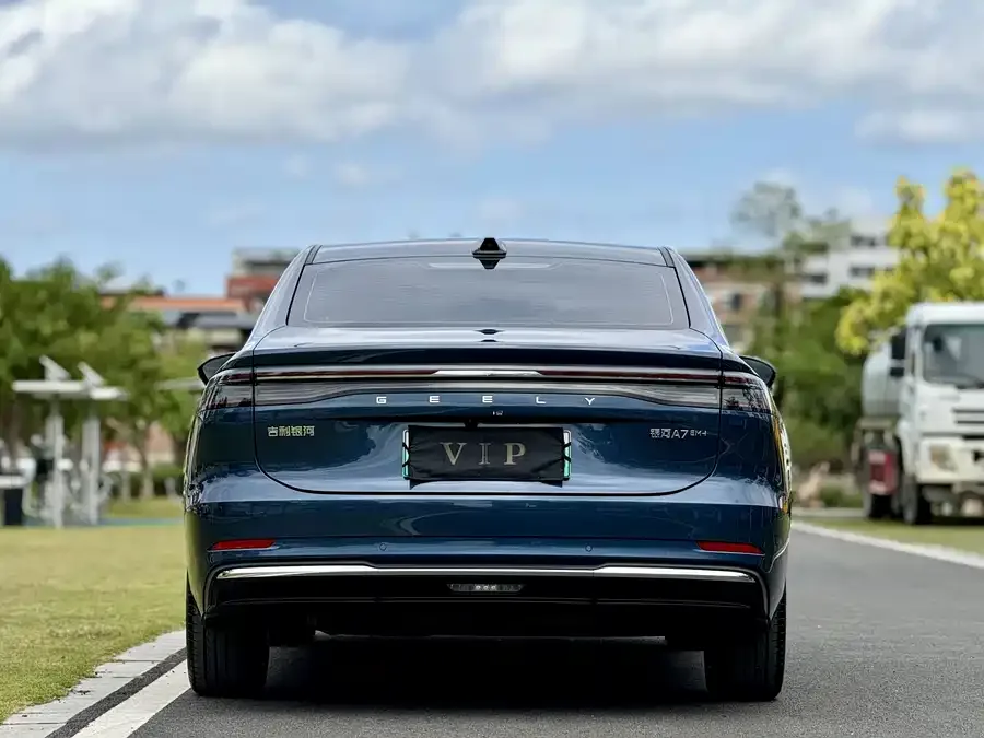 Geely Galaxy A7 Galaxy A7 2025 EM-i 150km Starship Edition 2025 — миниатюра 2