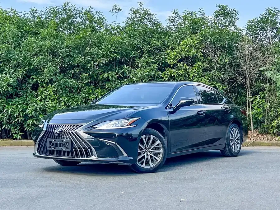 Lexus ES 2022
