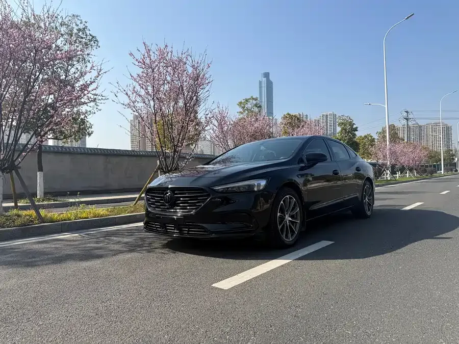 Buick LaCrosse LaCrosse 2022 652T Luxury 2022 — фото 1, купить с доставкой в Москву