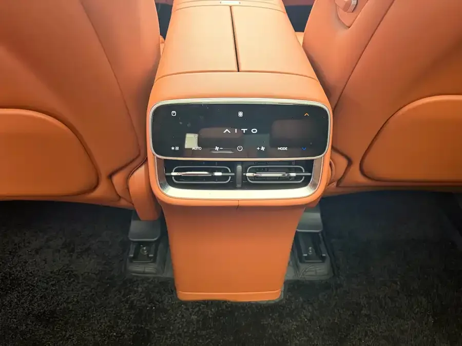AITO M7 Wenjie M7 2026 Extended Range Max 4WD 5-Seater (192-line LiDAR) 2025 — миниатюра 3