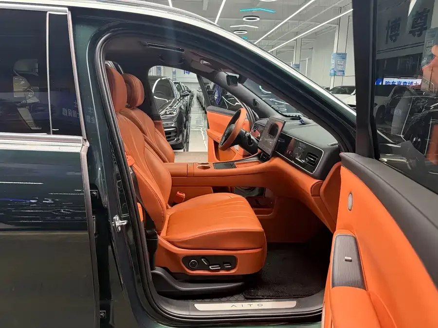 AITO M7 Wenjie M7 2026 Extended Range Max 4WD 5-Seater (192-line LiDAR) 2025 — миниатюра 5
