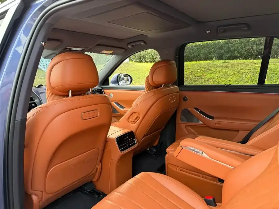 AITO M7 Wenjie M7 2026 Extended Range Ultra 4WD 6-Seater (192-line LiDAR) 2025 — миниатюра 3