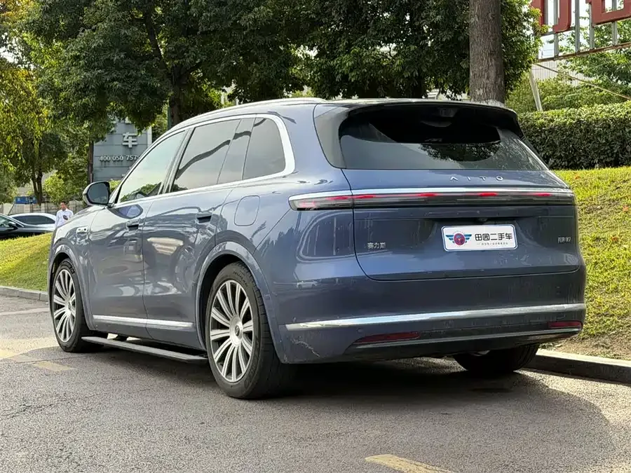 AITO M7 Wenjie M7 2026 Extended Range Ultra 4WD 6-Seater (192-line LiDAR) 2025 — миниатюра 4