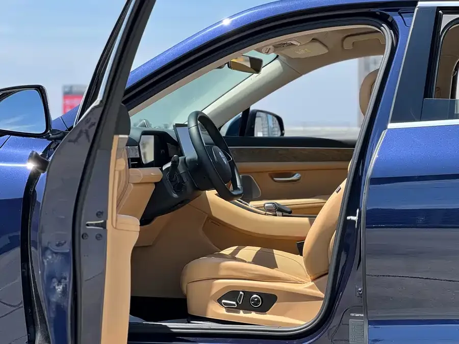 AITO M5 M5 2022 Extended Range 4WD Ultimate Edition 2022 — миниатюра 5