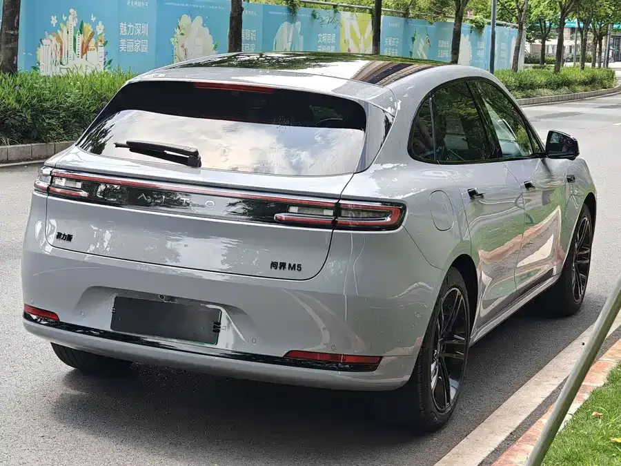 AITO M5 M5 2025 Extended Range Ultra 4WD Edition 2025 — миниатюра 2