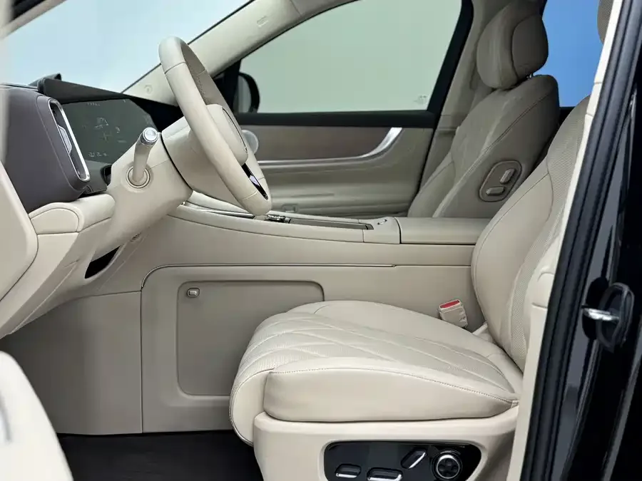 AITO M9 Wenjie M9 2025 Extended Range Ultra Edition 52kWh 6-Seat Version (192-line LiDAR) 2025 — миниатюра 2