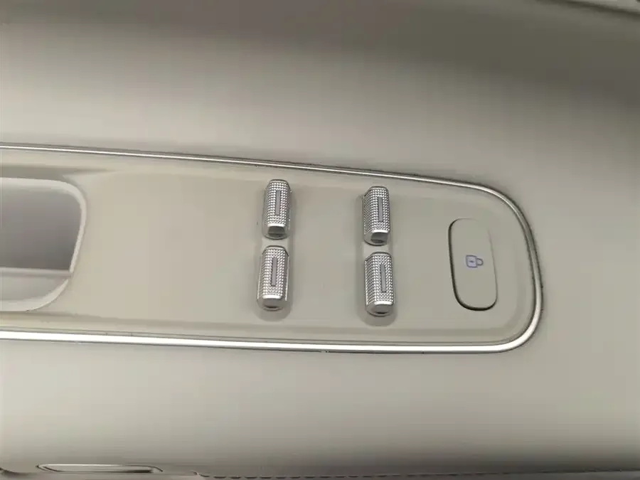 AITO M9 Wenjie M9 2024 Extended Range Max Edition 42kWh 6-seater Edition 2024 — миниатюра 3