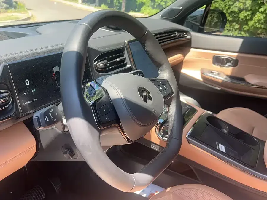 NIO ES8 NIO ES8 2022 100kWh Six-seat Edition 2022 — миниатюра 4