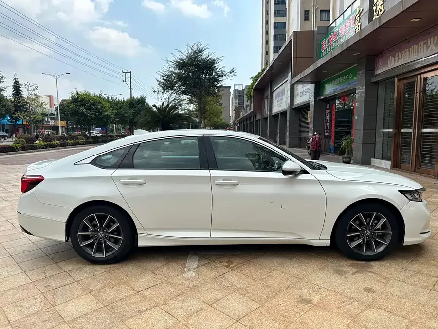 Honda Inspire 2022 Insignia 260TURBO Elegant Edition 2022 — миниатюра 3