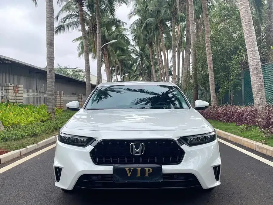 Honda Inspire Insignia 2025 260TURBO Elegant Edition 2025 — миниатюра 3
