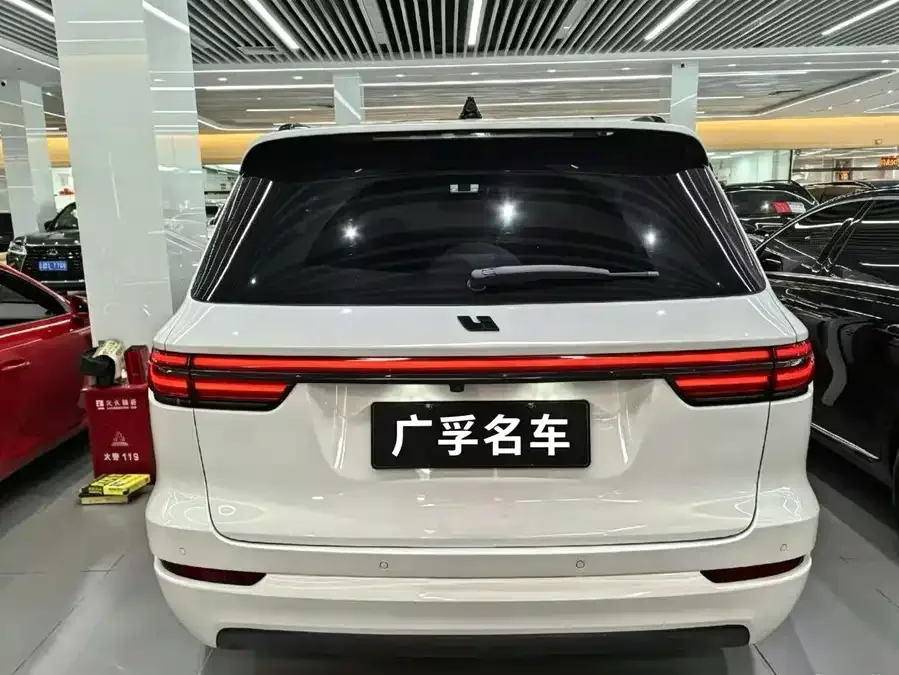 Li Xiang One Ideal ONE 2021 extended range 6-seater version 2022 — миниатюра 4