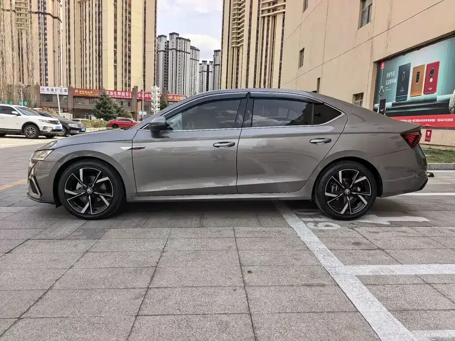 Skoda Octavia Octavia 2022 PRO TSI280 Luxury Edition 2022 — миниатюра 4