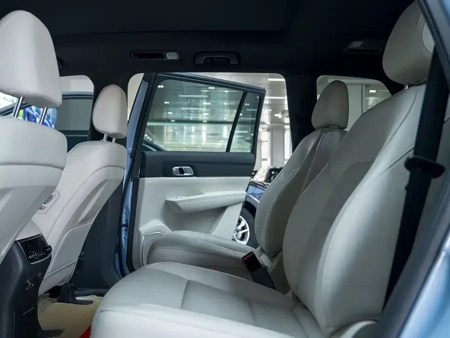 Li Xiang One Ideal ONE 2021 extended range 6-seater version 2022 — миниатюра 4