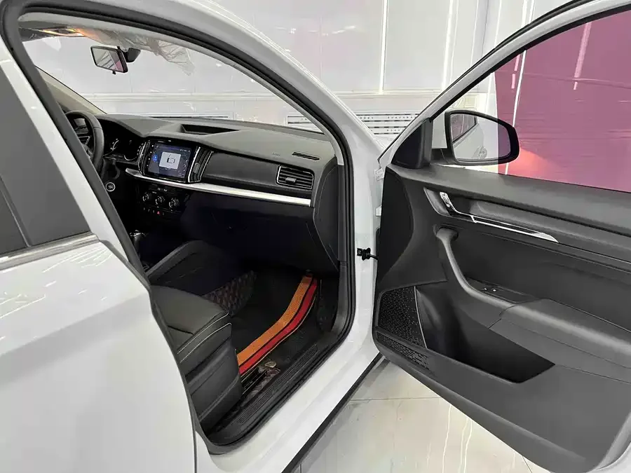Skoda Kamiq 2023 Kamiq facelift 1.5L automatic comfort version 2023 — миниатюра 5