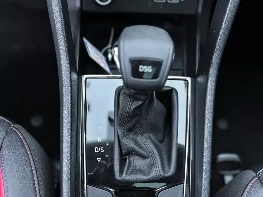 Skoda Karoq Korok 2022 TSI280 Premium Edition 2022 — миниатюра 4
