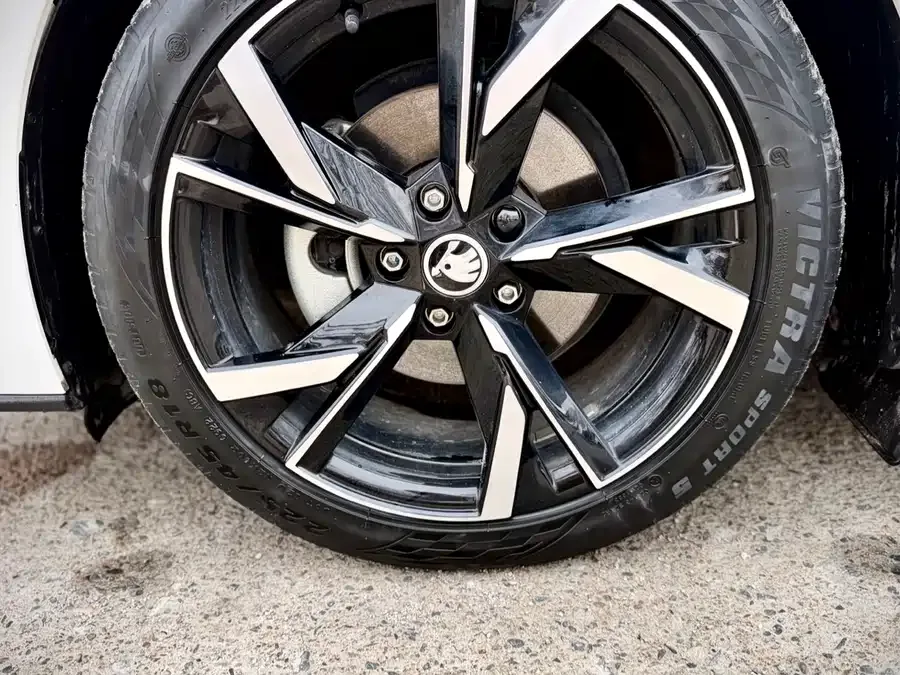 Skoda Octavia Octavia 2022 PRO TSI280 Premium Edition 2022 — миниатюра 3