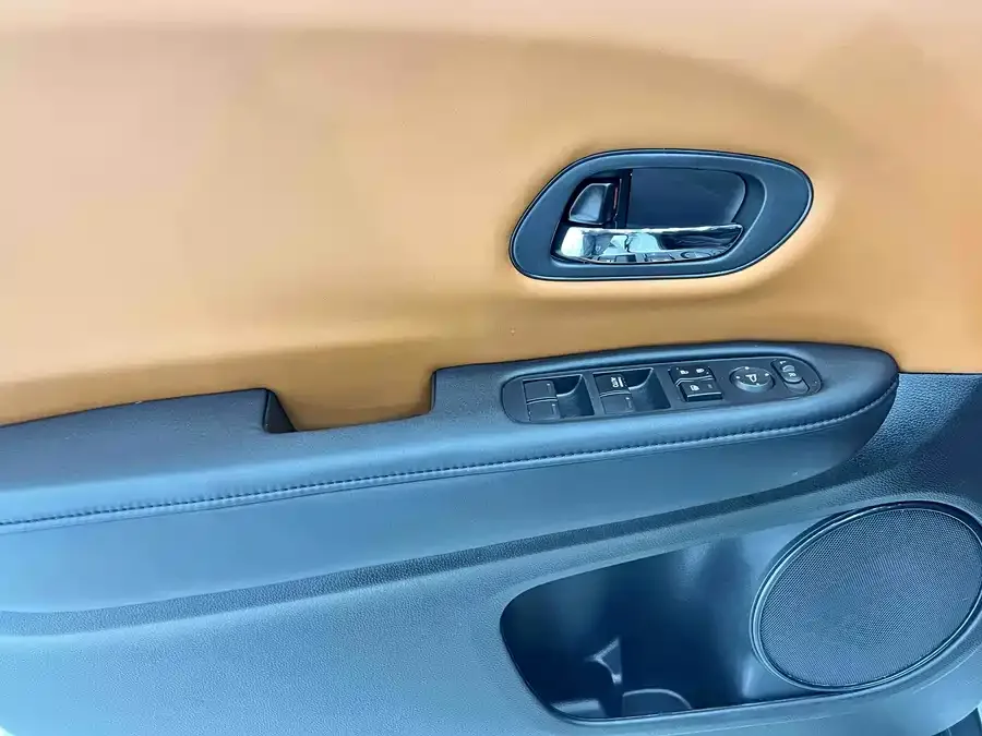 Honda Vezel 2022 VIZI 1.5L CVT Phantom Night Pioneer Edition 2022 — миниатюра 5