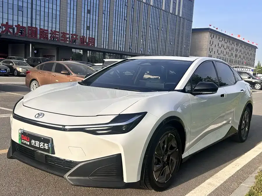 Toyota bZ 3 2023 517km Elite PRO 2023 — фото 1, купить с доставкой в Москву