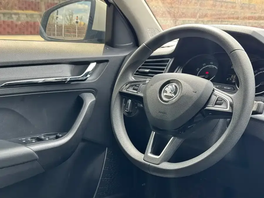 Skoda Kamiq Komic 2022 1.5L automatic comfort version 2023 — миниатюра 4