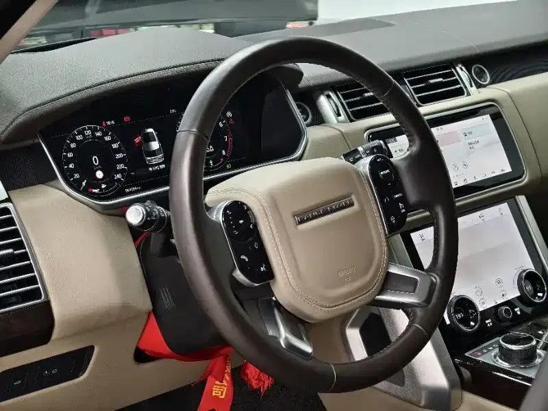 Land Rover Range Rover Range Rover 2022 3.0 L6 400PS Legendary Extended Classic Edition 2022 — миниатюра 3